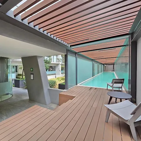 City Retreat Workspace, Wifi, Pool, Gym &Parking
